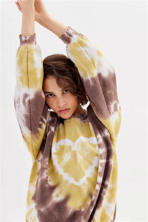 Urban Outfitters Heart Sweatshirt: A Fashion Essential