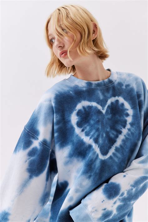 Urban Outfitters Tie-Dye Sweatshirt: A Timeless Fashion Staple