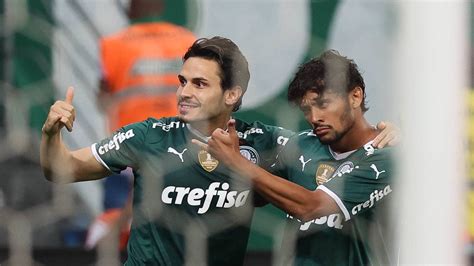 VS Palmeiras: Desvendando os Segredos do Maior Rival do Verdão
