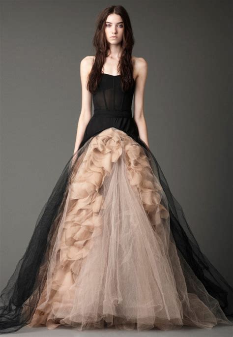 Vera Wang Dresses: A Symbol of Elegance and Sophistication