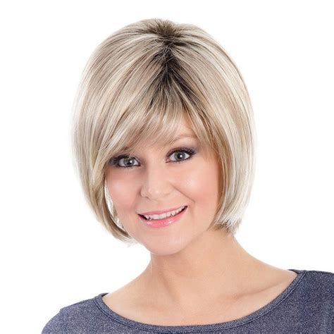 Verwandeln Sie Ihren Look mit einer eleganten kurzen Bob-Perücke
