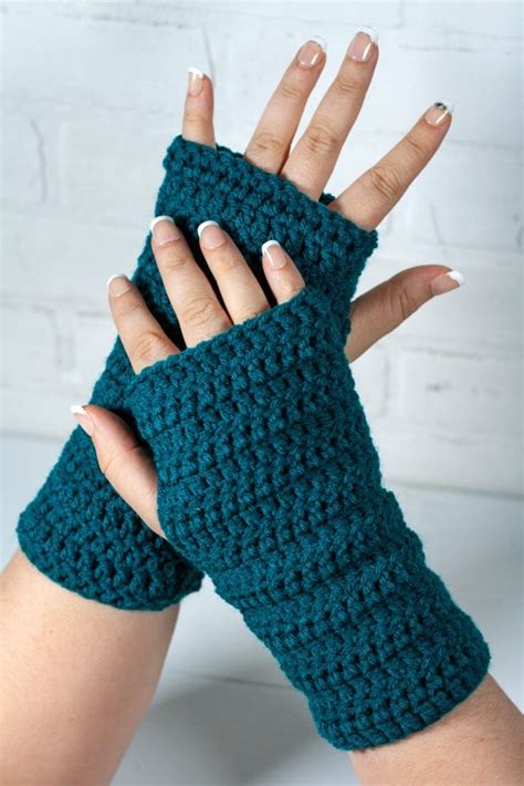 Very Basic Crocheted Fingerless Gloves pdf Doc