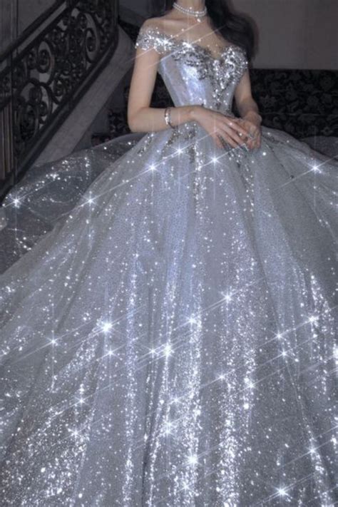 Vestido de Formatura: O Guia Definitivo para Encontrar o Vestido Perfeito para o Seu Grande Dia