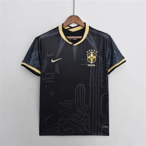 Vista o orgulho do Brasil com a camiseta preta oficial