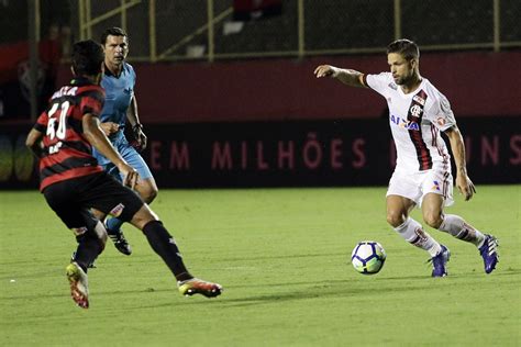 Vitória e empate