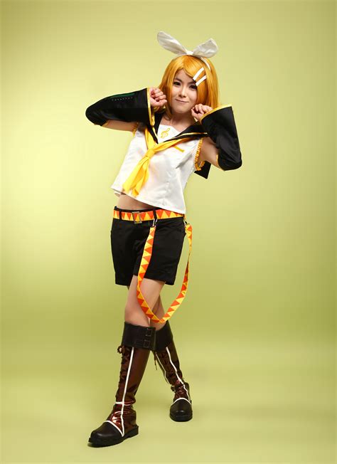 Vocaloid Cosplay: Rin Kagamine