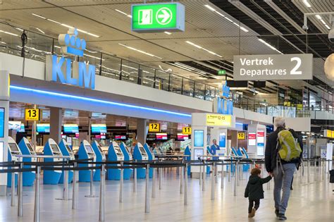 Voorzieningen en diensten op Schiphol