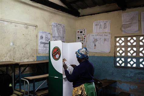 Watching the Watchdogs An Evaluation of the Media Coverage of the 2011 General Elections in Zambia Kindle Editon