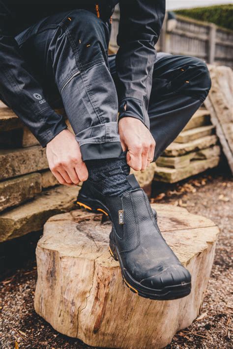 Waterproof Winter Boots: The Ultimate Guide to Keeping Your Feet Dry and Warm