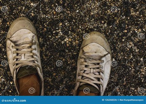 Wearing dirty or unmaintained sneakers: