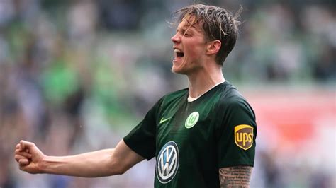 Weghorst: The Dutch Giant with a Thunderous Strike