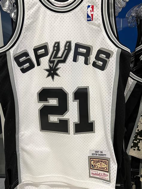 Welcome to the Spurs Fan Shop: Your Ultimate Destination for Spurs Gear