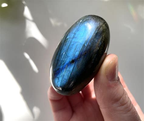 What Does Labradorite Do: The Earth's Magical Gemstone vs 2025