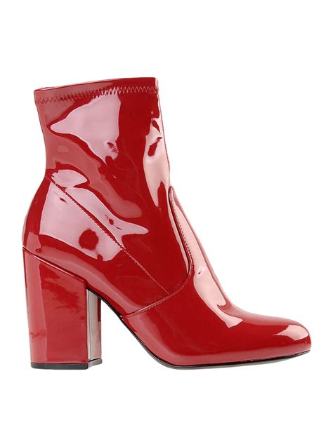 What Makes Steve Madden Red Boots So Enticing?