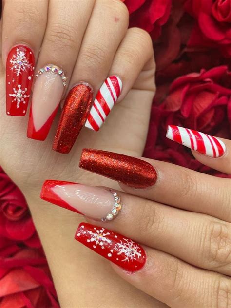 What are Acrylic Christmas Nails?