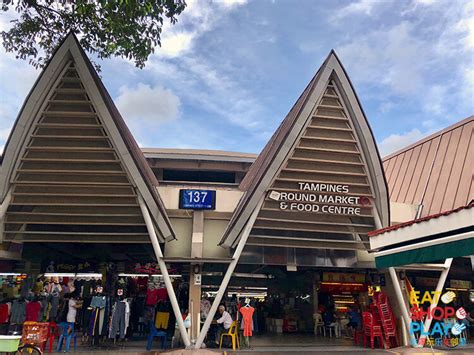 What are the operating hours of Tampines Round Market & Food Centre?