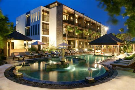 What is the average cost of a night's stay at the Seminyak Beach Resort & Spa?