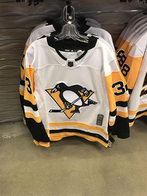 What to Look for When Buying a Penguin Jersey