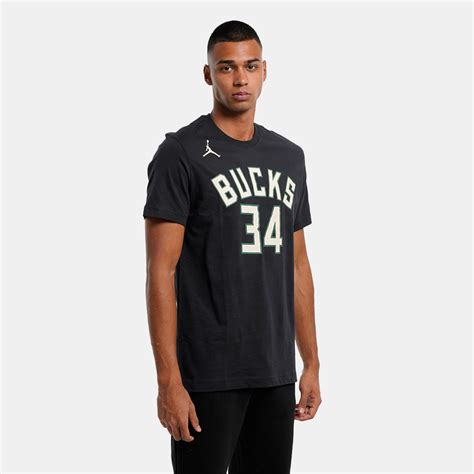 What to Look for When Choosing a Bucks T-Shirt