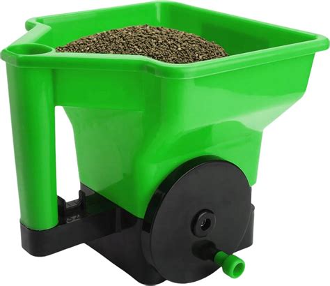 What to Look for in a Fertilizer Hand Spreader