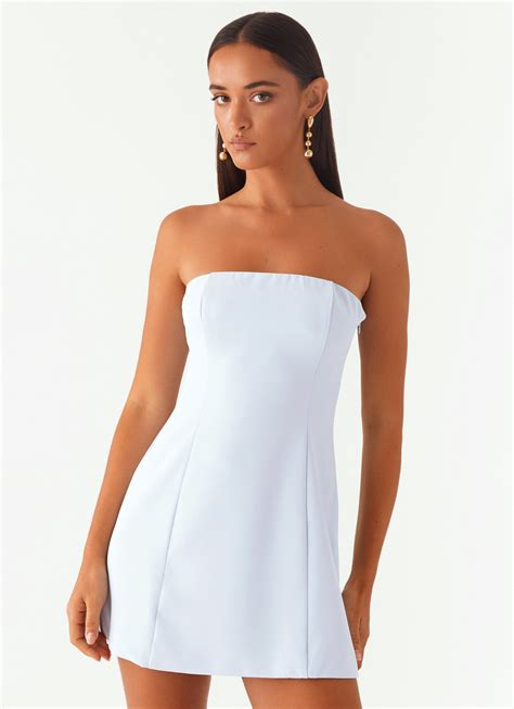 What to Look for in a Strapless Mini Dress