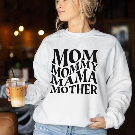 What to Look for in a Sweatshirt for Moms