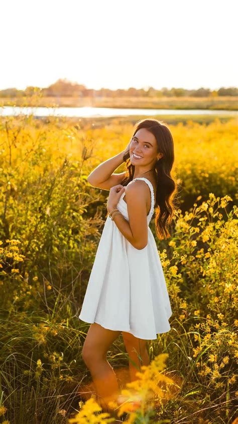 What to Look for in a White Senior Picture Dress
