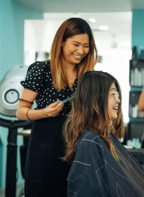 What to Look for in an Expat Hair Studio