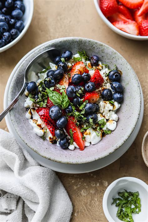 What to Pair with Cottage Cheese: An Exploration of Culinary Synergies