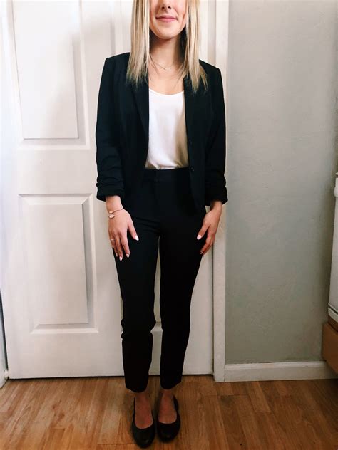 What to Wear for an Interview at a Hospital