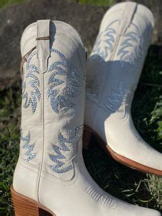 White Women's Cowboy Boots: A Timeless Fashion Staple for the Modern Woman