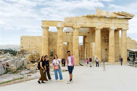 Why Choose an Athens Escorted Tour?