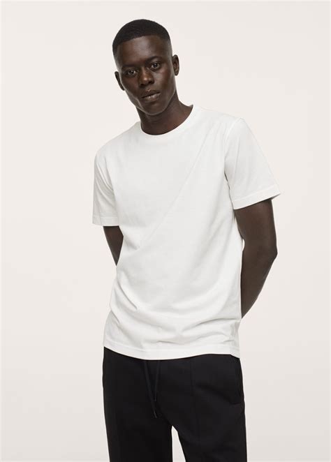 Why Every Wardrobe Needs a Fitted White T-Shirt