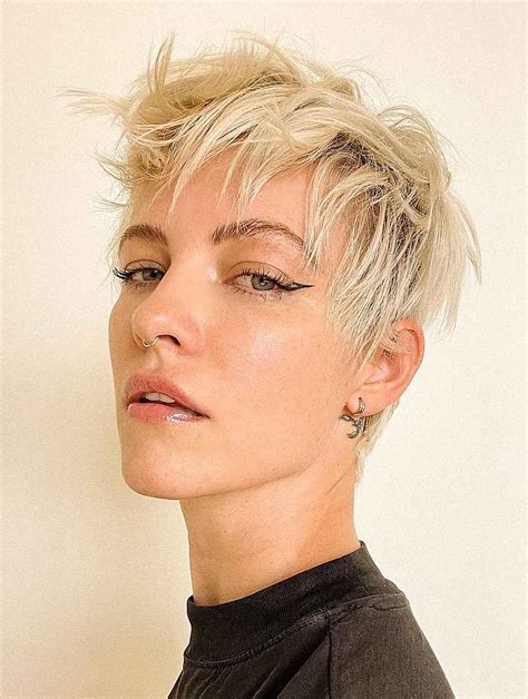 Wigs For Short Hair: Sleek Synthetic Wig VS Wavy Blonde Lace Front Pixie Wigs By 2025