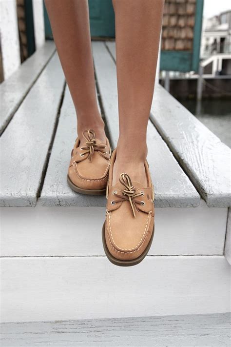 Women's Boat Shoes: A Guide to Comfort, Style, and Versatility