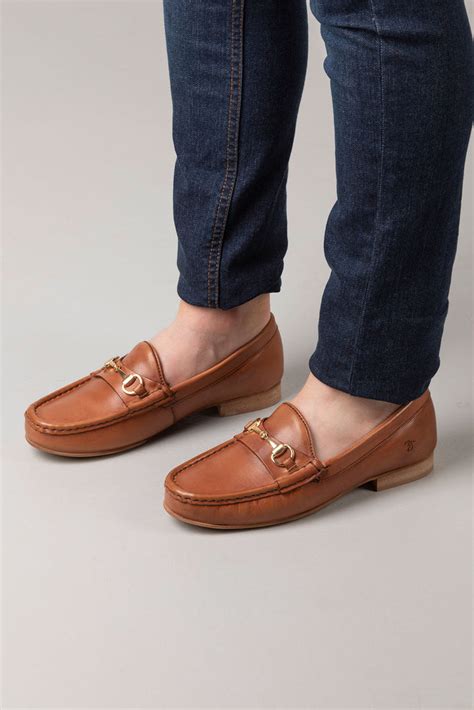 Women's Leather Loafers: An Elegant and Versatile Footwear Staple