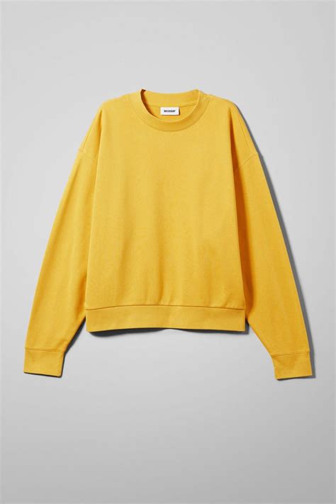 Women's Yellow Sweatshirt: A Versatile Piece for Every Wardrobe