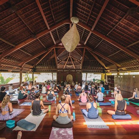 Yoga East Coast: A Comprehensive Guide to the Best Studios, Retreats, and Events