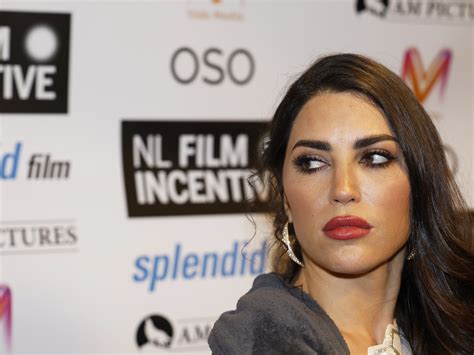 Yolanthe Sneijder-Cabau: Een Inspirerende Icoon van Schoonheid, Kracht en Veelzijdigheid