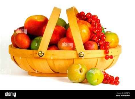 a basket of summer fruit Epub