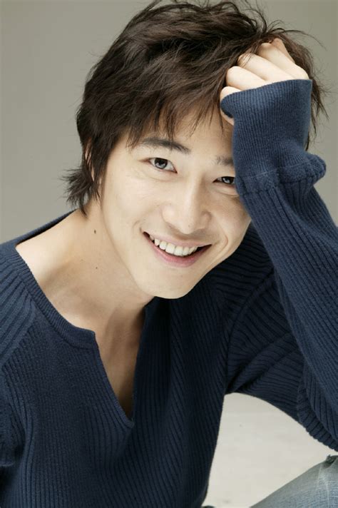 actor kang ji hwan