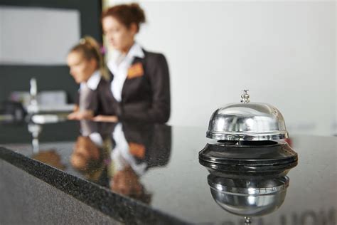 age to rent hotel room