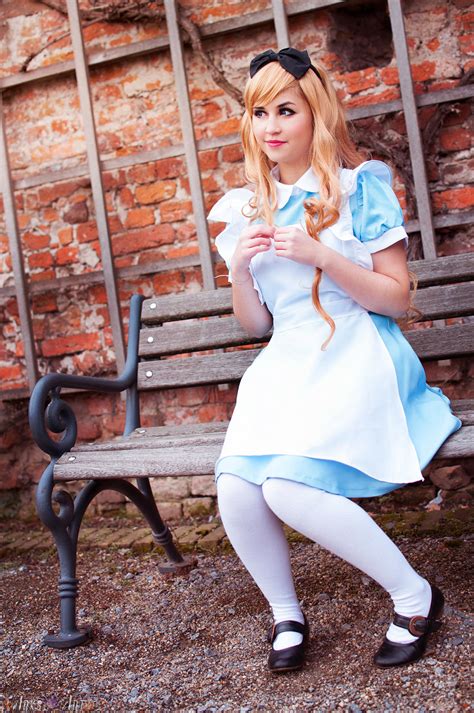 alice and wonderland cosplay