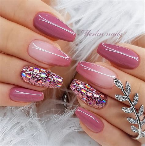 almond nails designs