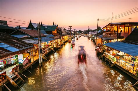 ampawa floating market