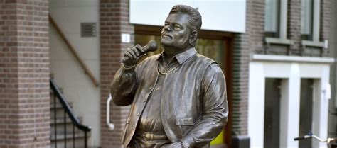 andre hazes 1951 2004 daar ga je dan jongen voor het laatste keer de arena uit je zult hier nooit meer terugkomen andre bedankt rust zacht dit is een ongeautoriseerde biografie PDF