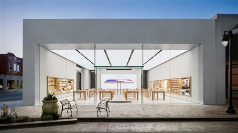 apple store burlingame Reader