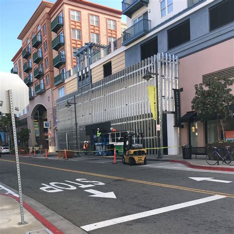 apple store emeryville PDF