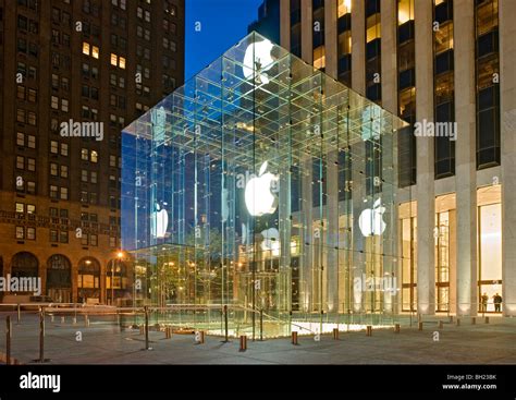 apple store new york Reader