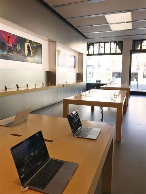 apple store pasadena PDF